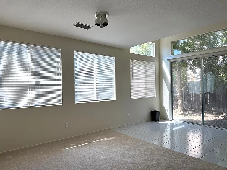 282 Oak Briar Ct — Photo 3