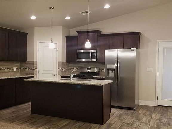 4th image of 2825 N Rainbow St