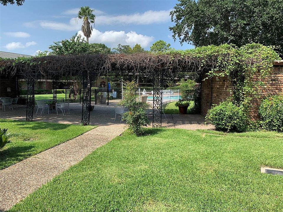 Beautiful courtyard that can be seen from back deck.