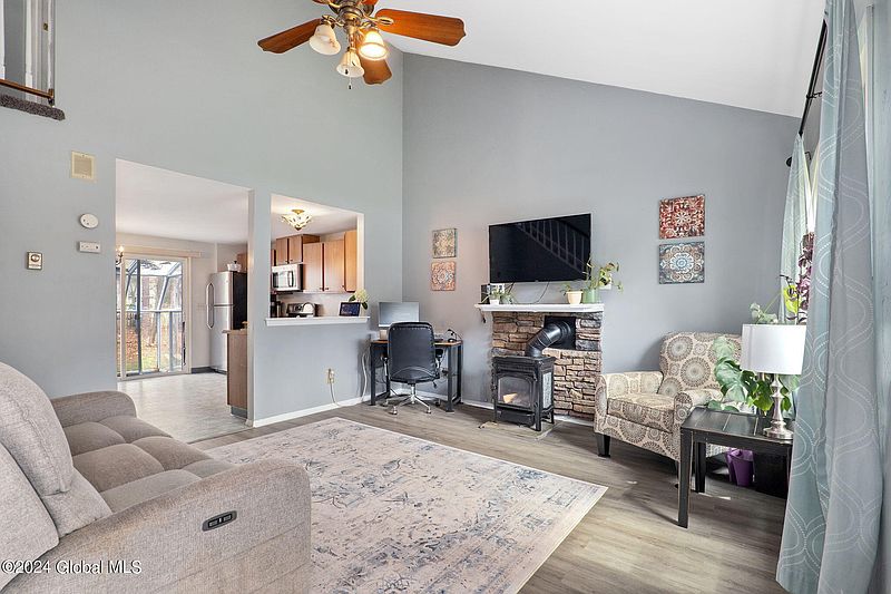 3rd image of 146 Arrow Wood Place