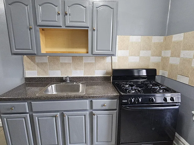 160 Grumman Ave #503 — Photo 9