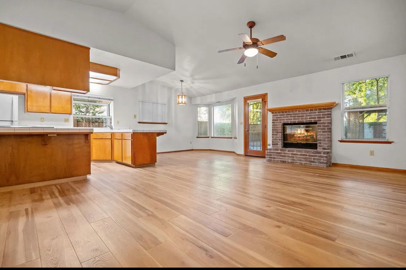 3 bed, 1360 sqft, $2,250 — Photo 4