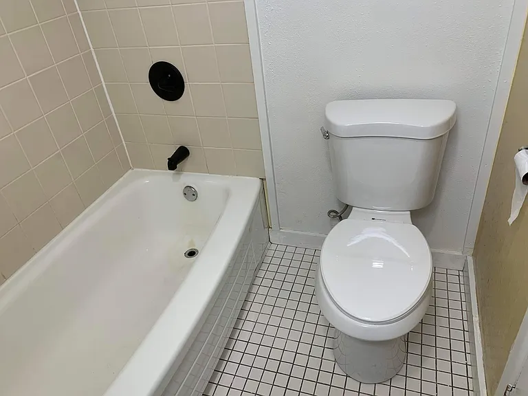 322 S Flower St #5 — Photo 7