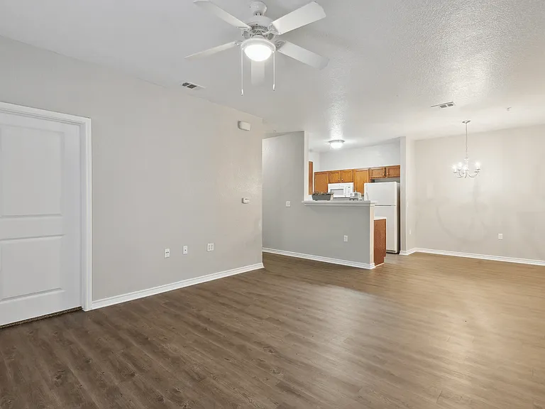 Park Place at Loyola Apartments — Photo 25