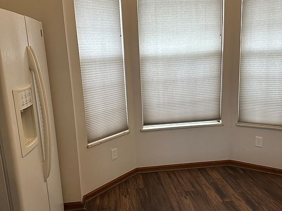 4th image of 2800 Toms Trace Ct
