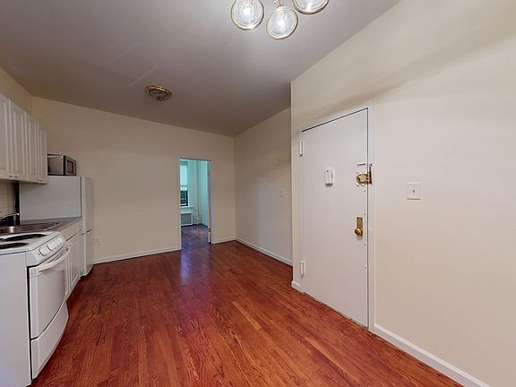 4th image of 1374 1st Ave APT 1C