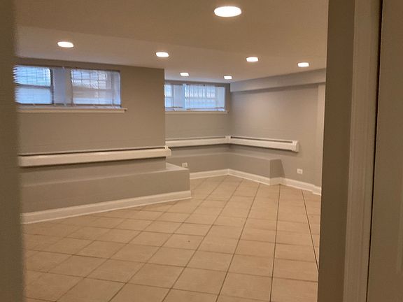 2nd image of 4631 S Lake Park Ave #1