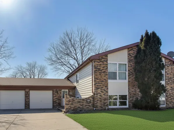 627 Chardonnay Ln, Crystal Lake, IL 60014