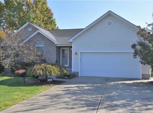 371 Lauretta Ln, Hubbard, OH
