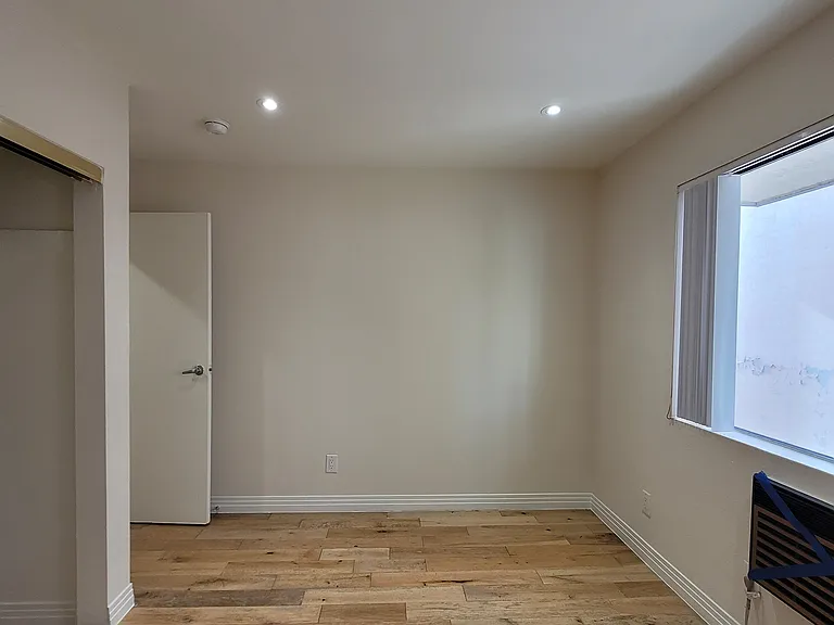 New Hampshire Apartments — Photo 38