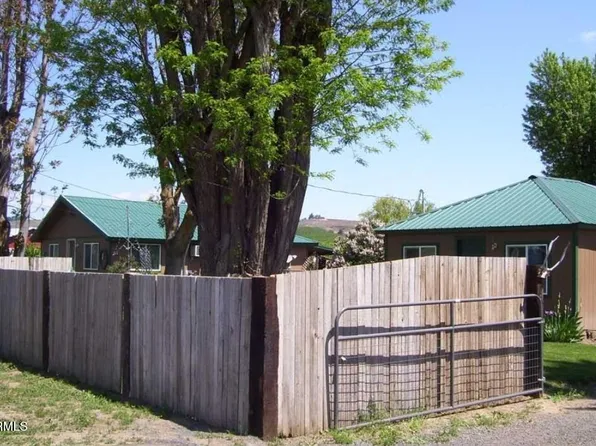 371 Hall Rd, Yakima, WA 98908