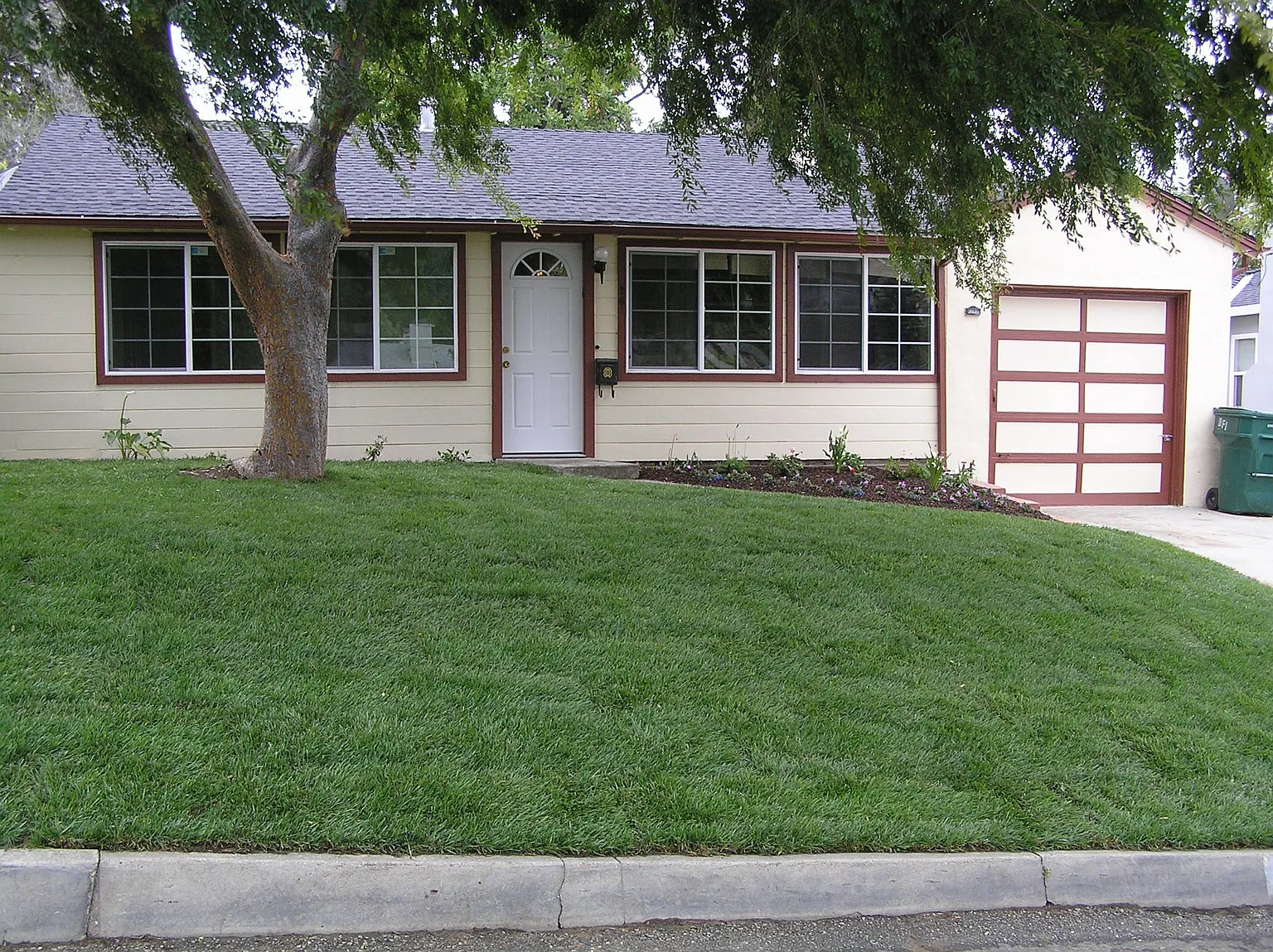 261 Fir St photo 1