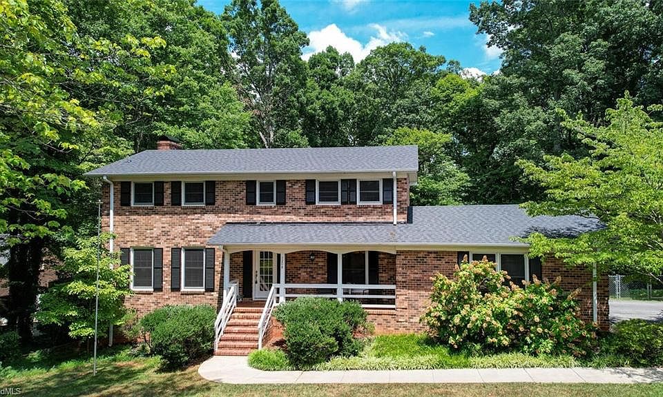 1st image of 1208 Benton Ln