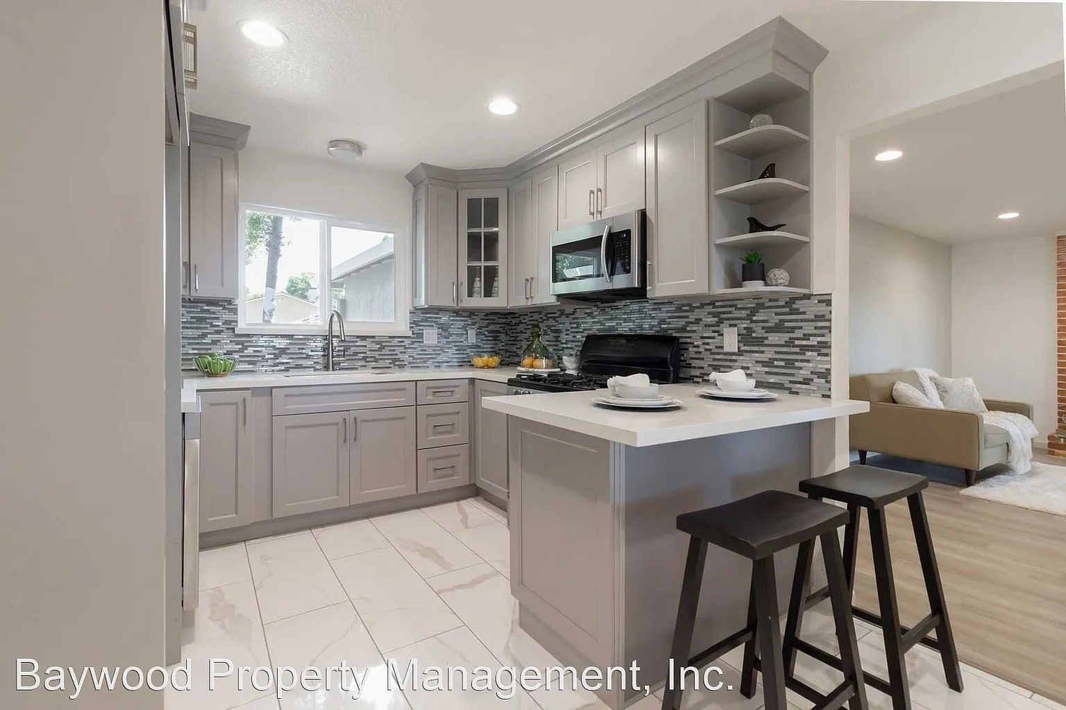 985 Ventura Dr photo 1