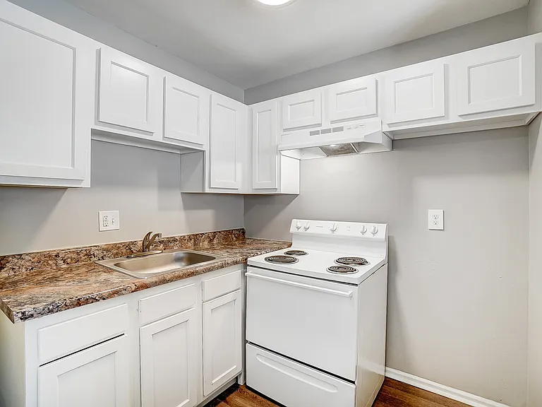 Chelsea Garden Apartments — Photo 9