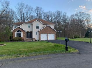 1008 Staghorn Ln, Stroudsburg, PA
