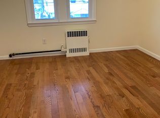 11892 Riverton St, Saint Albans, NY 11412
