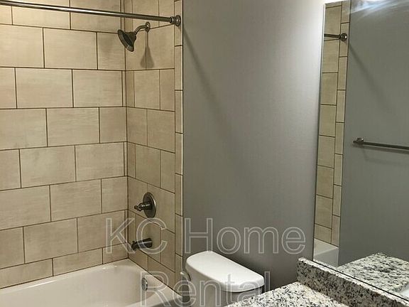 3rd image of 3612 Bell St #3
