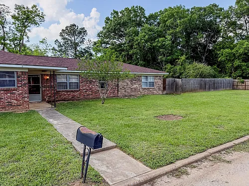 109 Lakeway Dr Photo 1