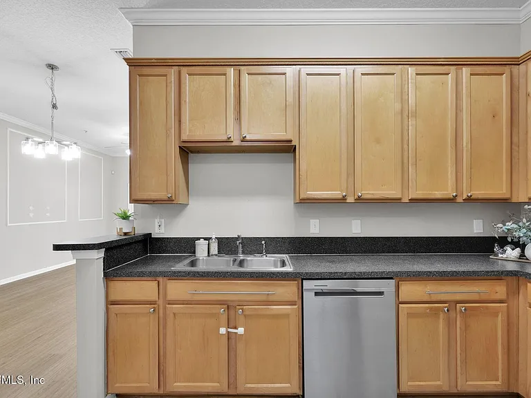 7047 Deer Lodge Cir #102 — Photo 15
