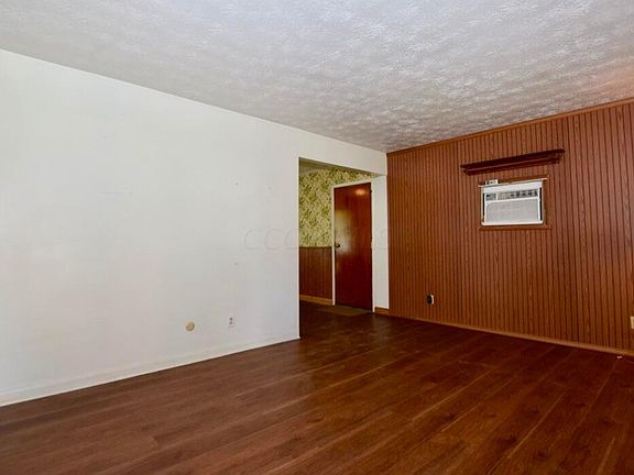 4th image of 2464 Curren Dr
