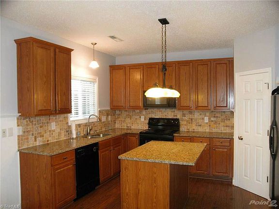 1008-kitchen1