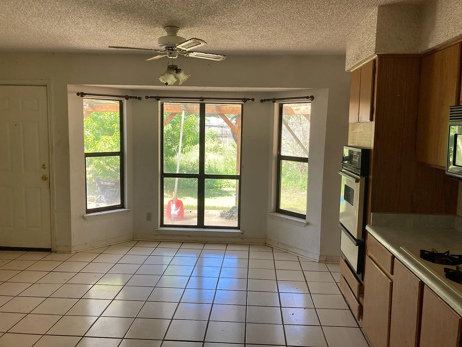 3 bed, 2.0 bath, 1628 sqft, $1,700 — Photo 2