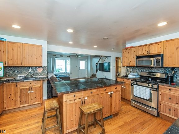 5th image of 73 Bergen Ave