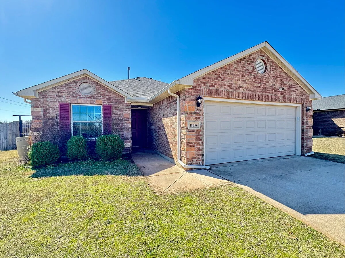 3 bed, 2.0 bath, 1260 sqft, $1,695 — Photo 2