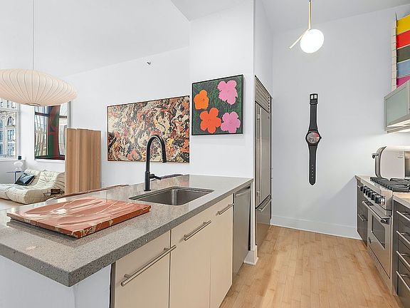 3rd image of 25 W Houston St APT 6B
