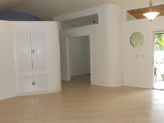 4th image of 737 SE Cavern Avenue