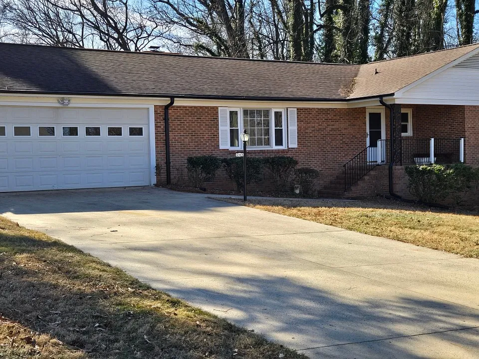 6303 Stockbridge Ct