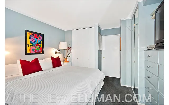 Sold by Douglas Elliman | media 21