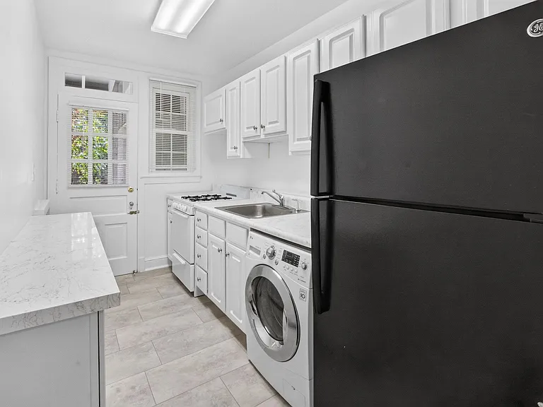 3930 W St NW #4 — Photo 7