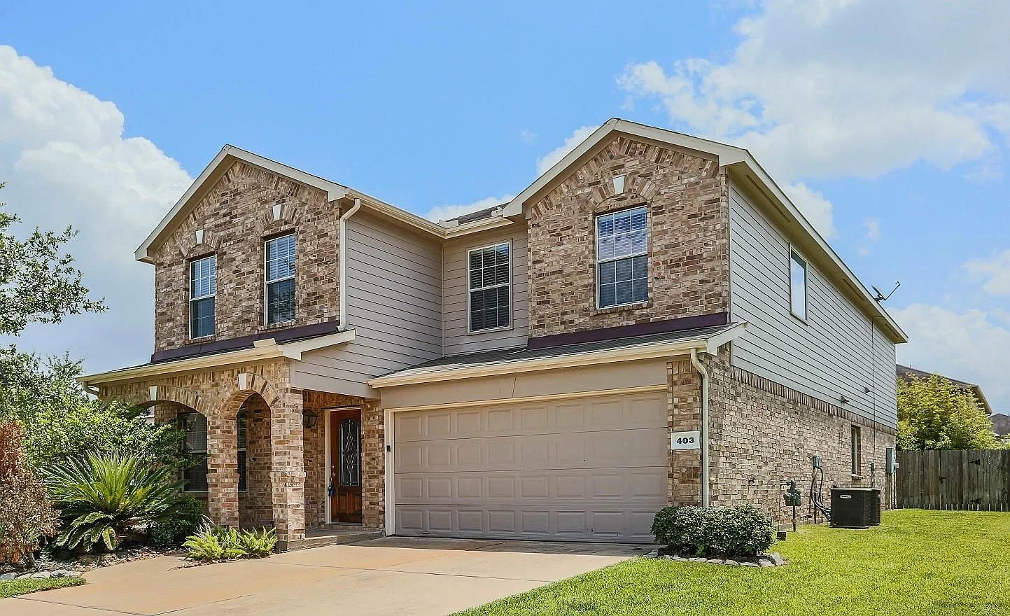 4 bed, 3.5 bath, 3342 sqft, $2,350 — Photo 1