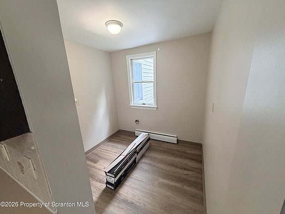 5th image of 123 W Church St