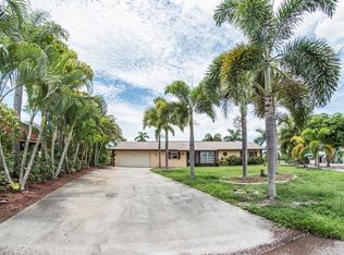 12140 Star Shell Dr, Matlacha Isles, FL 33991