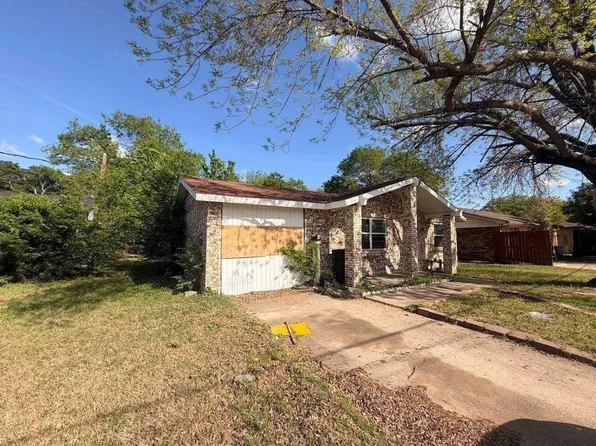 1814 SE 14th St, Grand Prairie, TX 75051