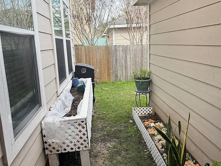11930 Jelicoe Dr — Photo 26