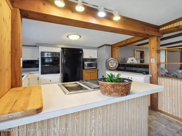 6102 E Five Point Hwy, Eaton Rapids, MI 48827