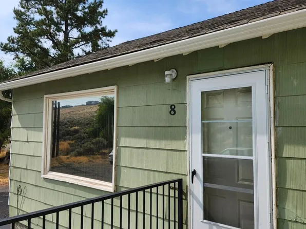 5889 W Van Giesen St #4-5-8, West Richland, WA 99353