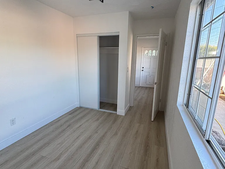 528 N Placentia Ave — Photo 33