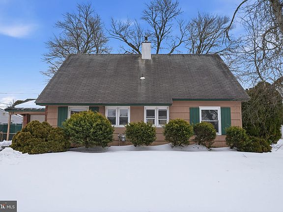 2nd image of 10 Melrose Ln