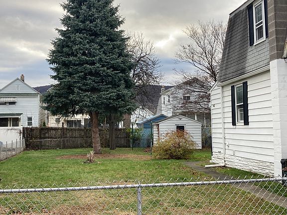3rd image of 150 Kent Ln