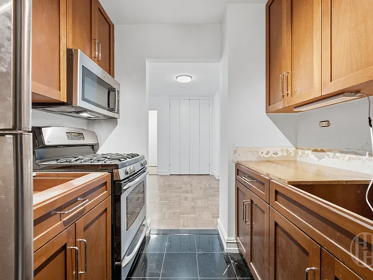 200 E 71st St #12D — Photo 3