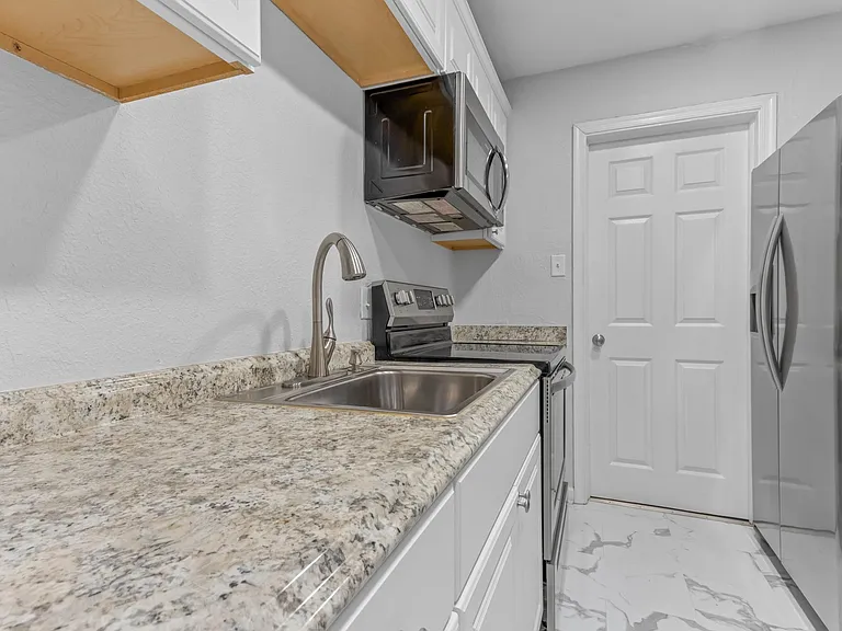 2124 Jeffrey Dr — Photo 6