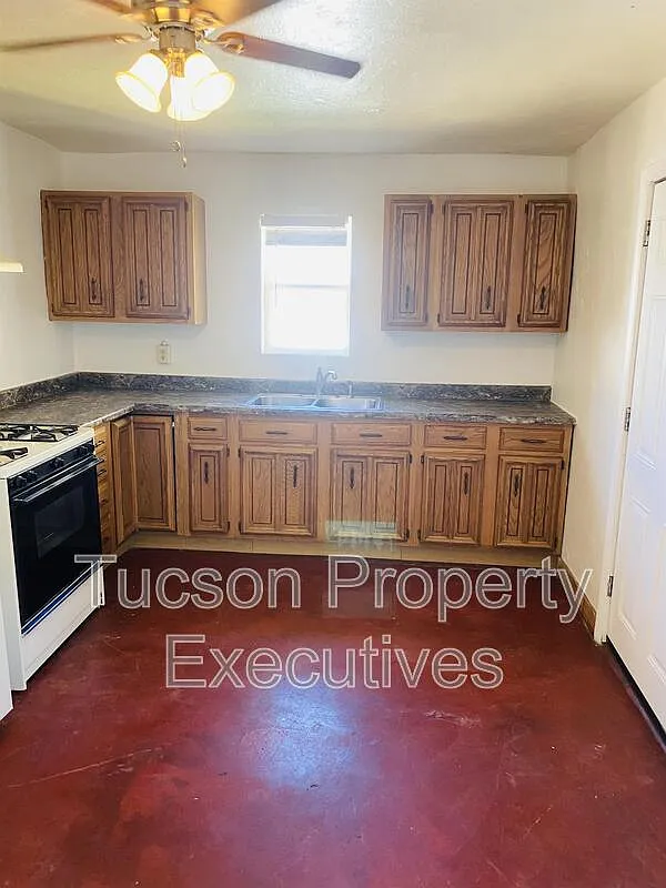 2 bed, 1.0 bath, 1100 sqft, $1,200 — Photo 4