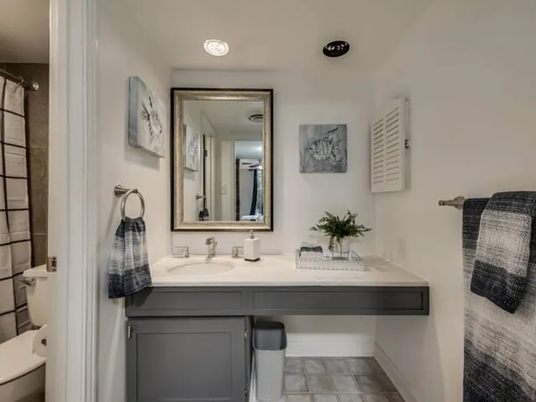 E Avenue J — Photo 10