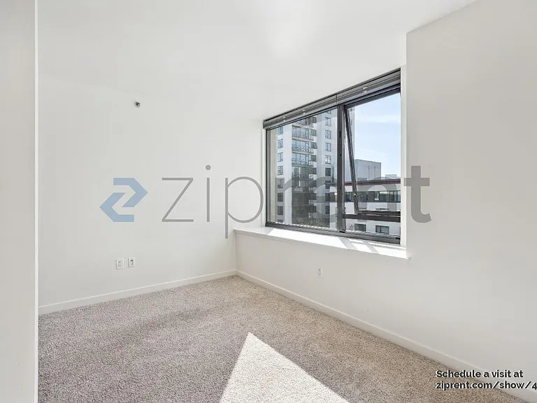 250 King St #754 — Photo 12