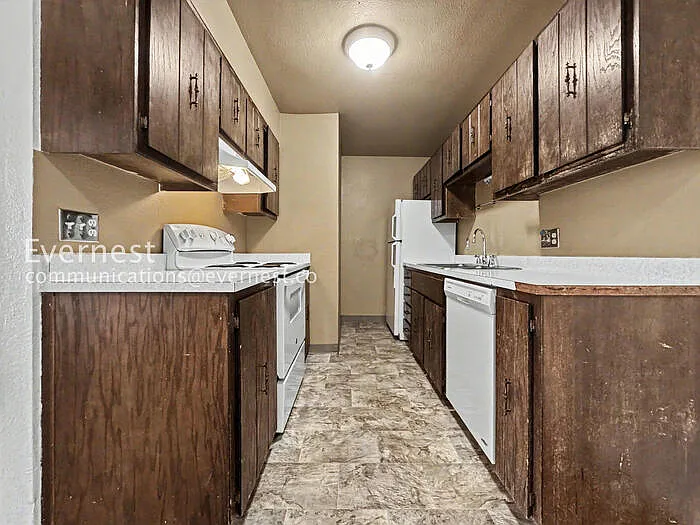 2 bed, 1.0 bath, 773 sqft, $1,297 — Photo 3